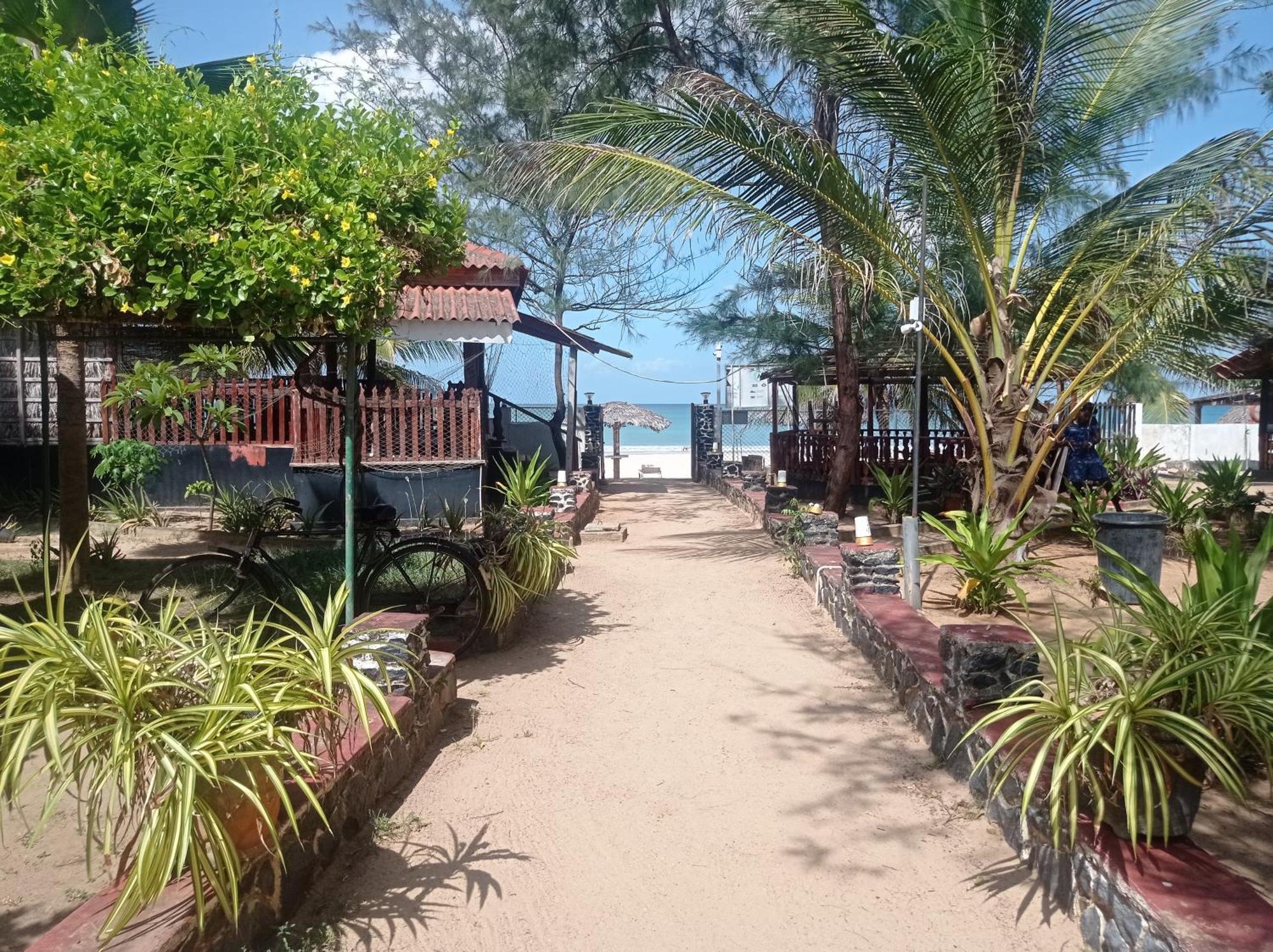 Silver Beach Hotel 亭可马里 外观 照片
