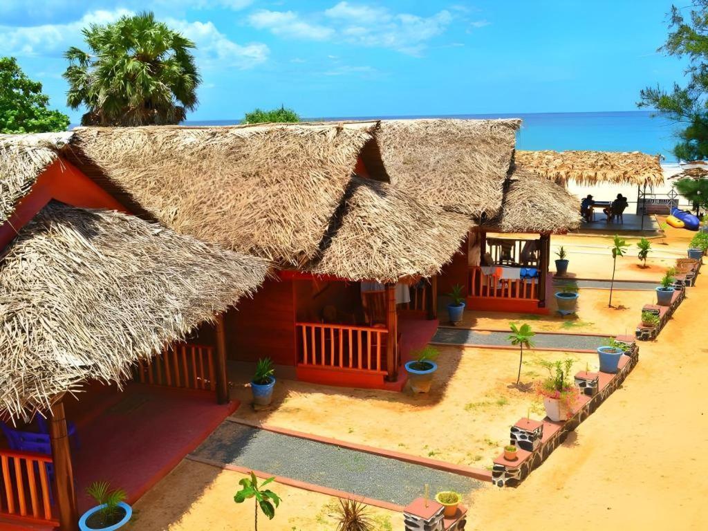 Silver Beach Hotel 亭可马里 外观 照片